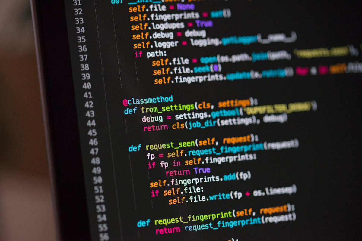 Code editor next to a WordPress dashboard, representing a website platform choice