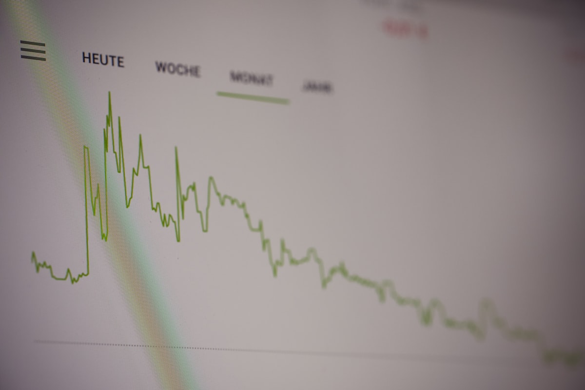 Green line graph showing an upward trend